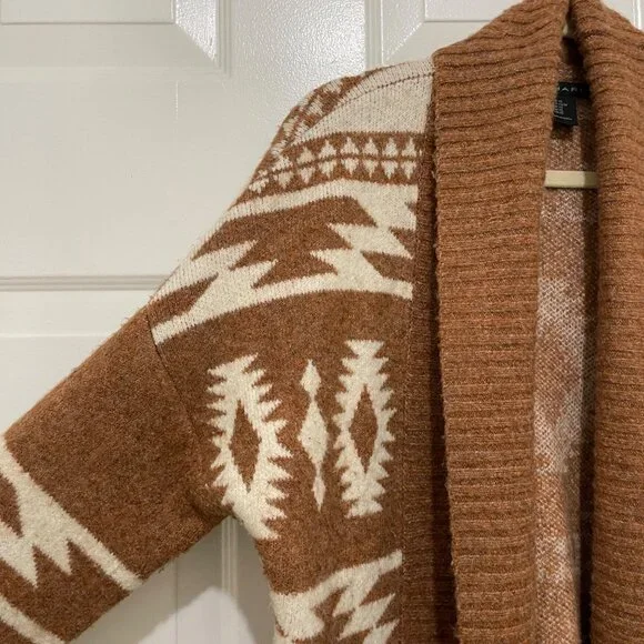 Tahari Aztec Print‎ Open Front Cardigan Sweater Womens XS Boho Oversized - Picture 2 of 9